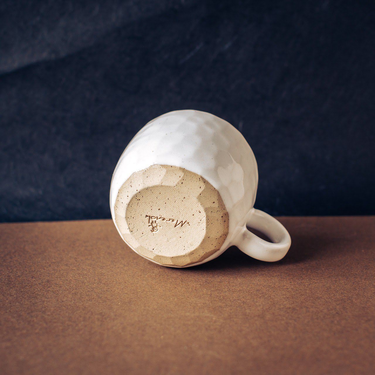 Dragon egg / white glossy cup