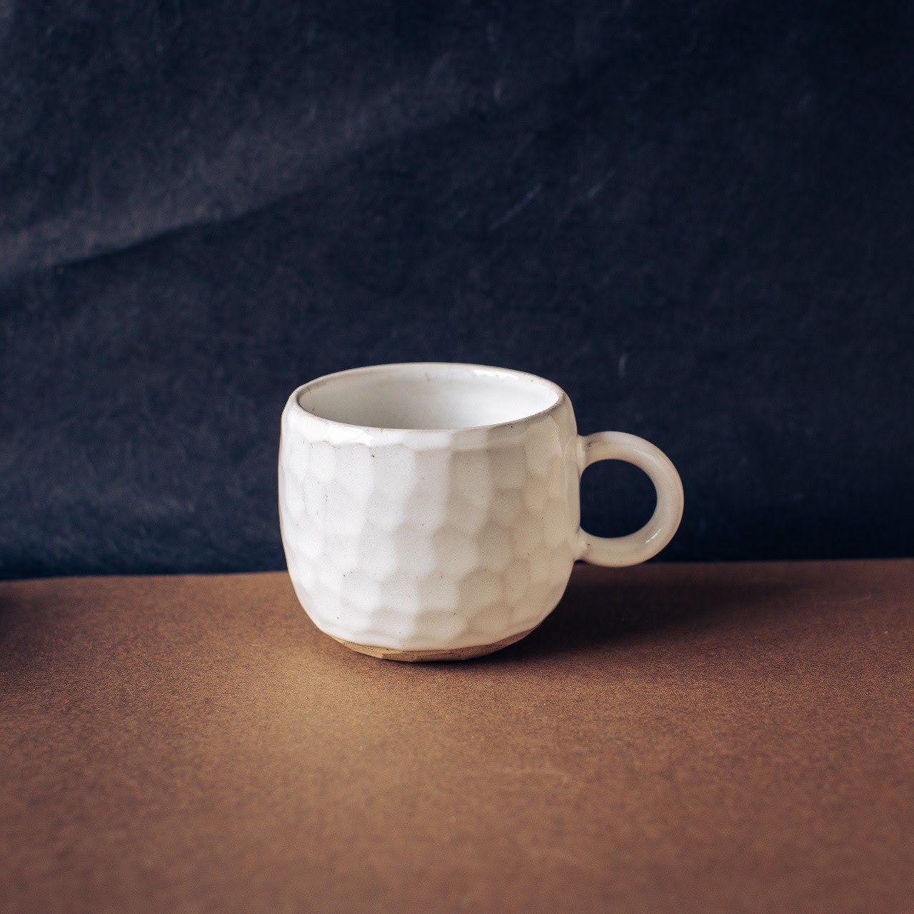 Dragon egg / white glossy cup