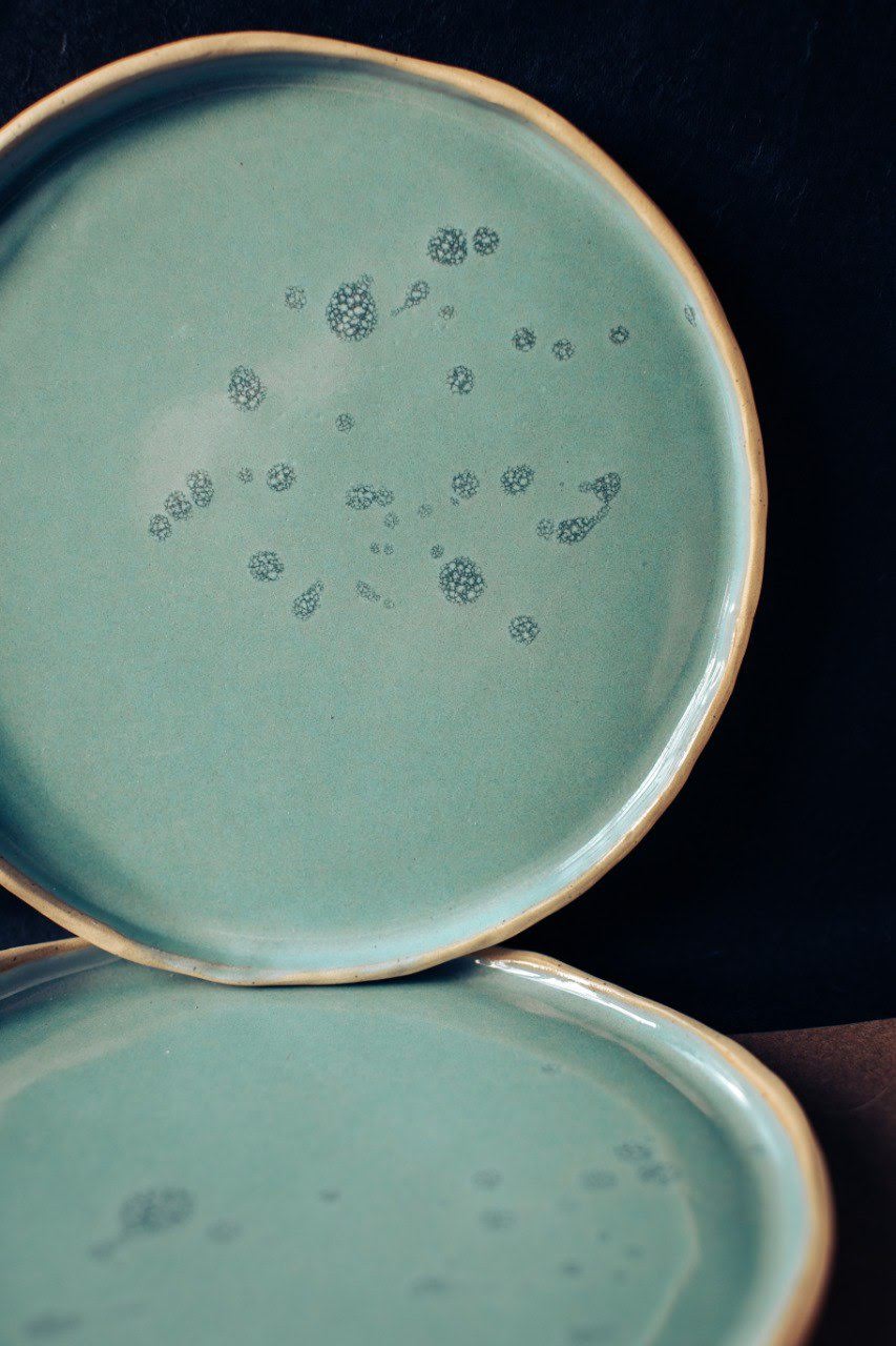 Sea green patterned plates, sandy clay, 22cm - Merenok ceramics, handmade, handgemaakt bord