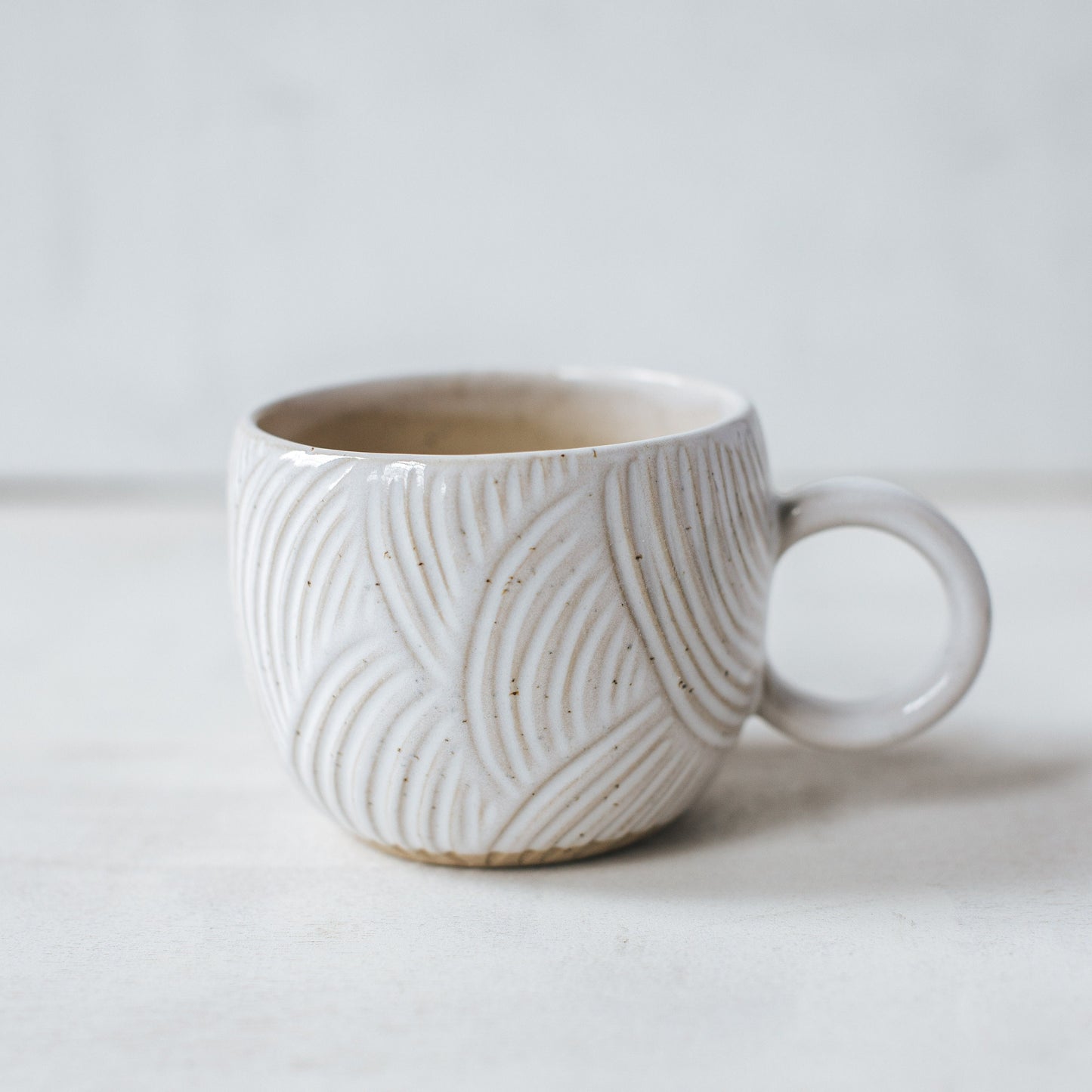 Glossy textured cup