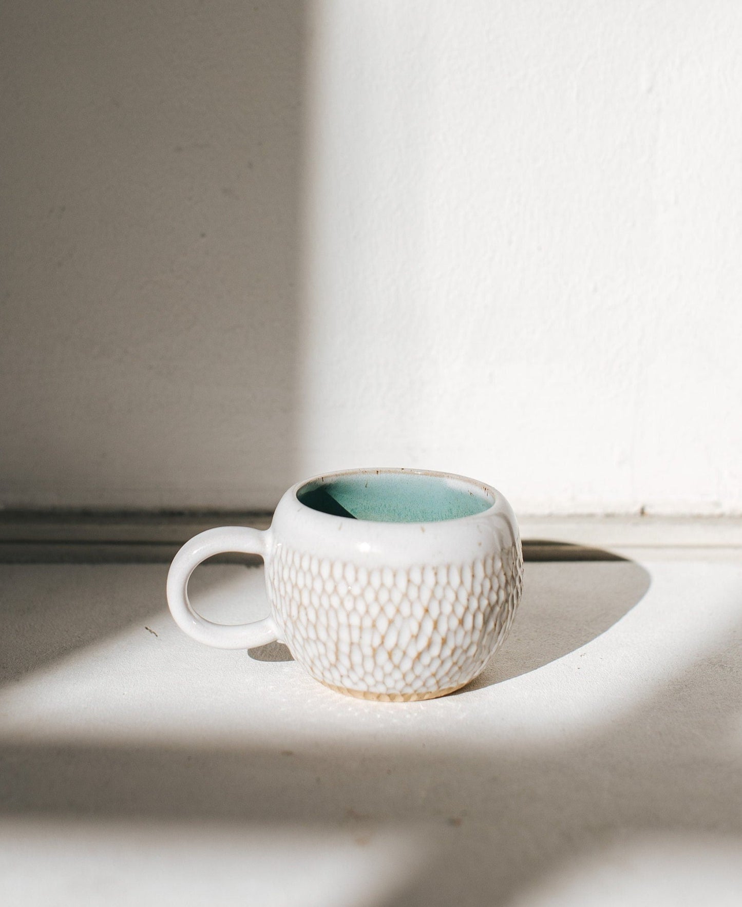 Glossy textured "acorn" cup